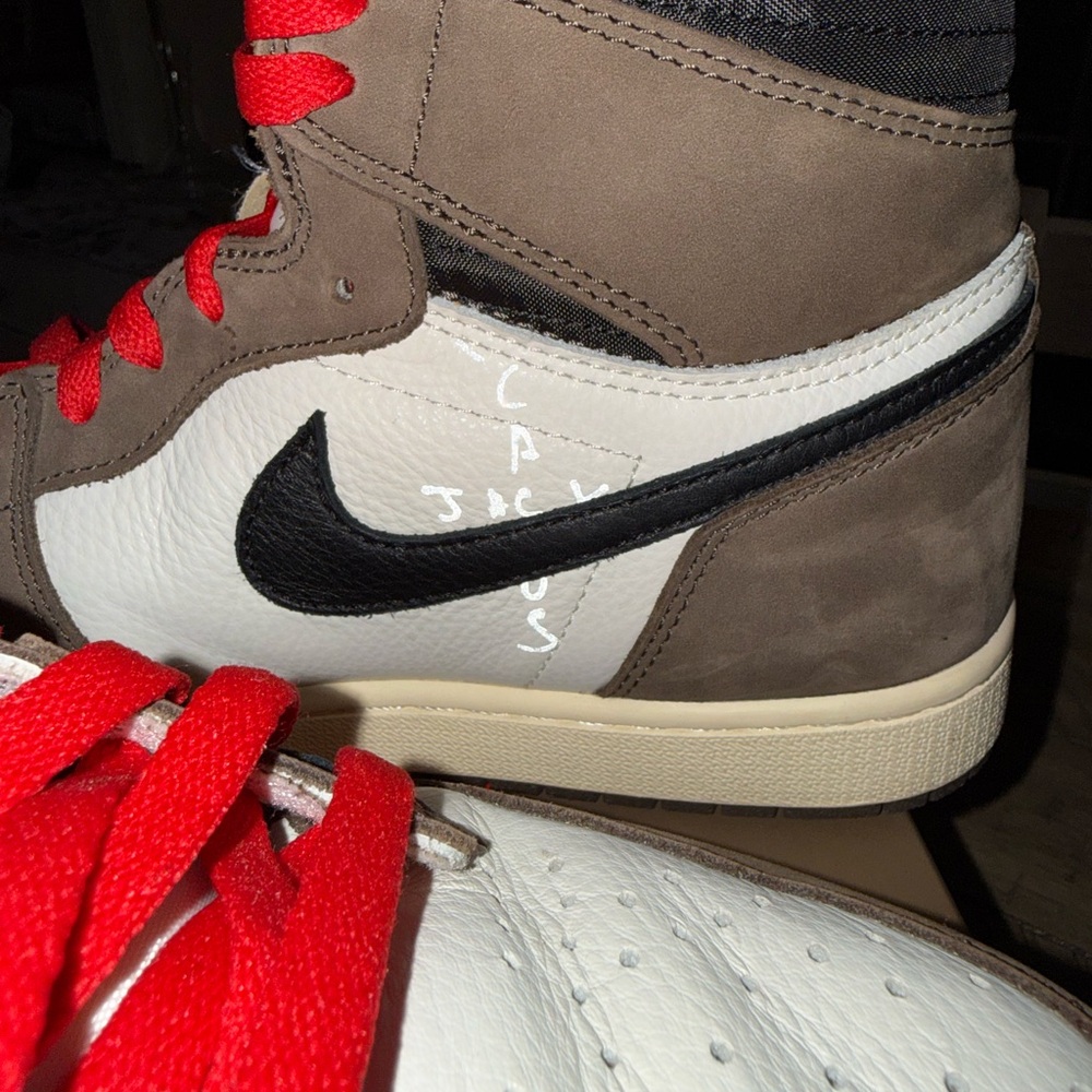 Nike Air Jordan 1 High OG — Travis UA - Picture 7 of 9